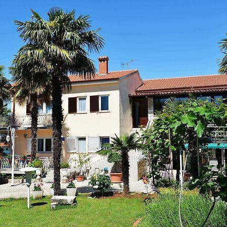 Apartments Nela Porec Bagian luar foto