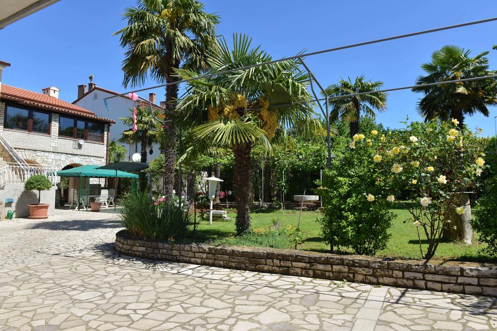 Apartments Nela Porec Bagian luar foto