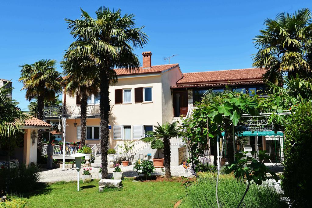 Apartments Nela Porec Bagian luar foto