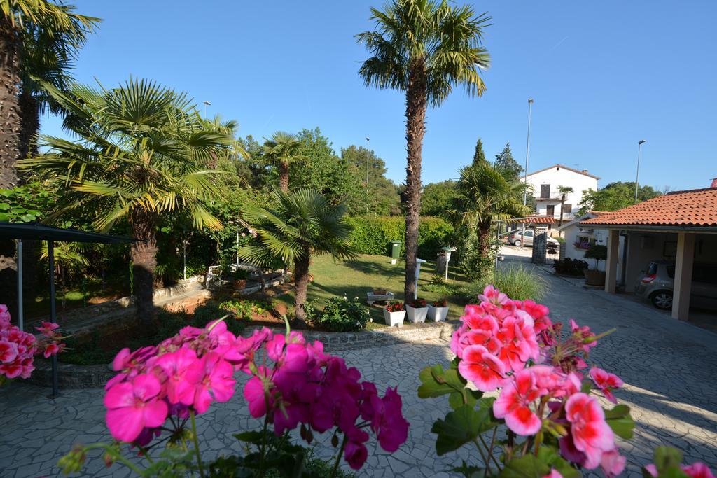 Apartments Nela Porec Bagian luar foto