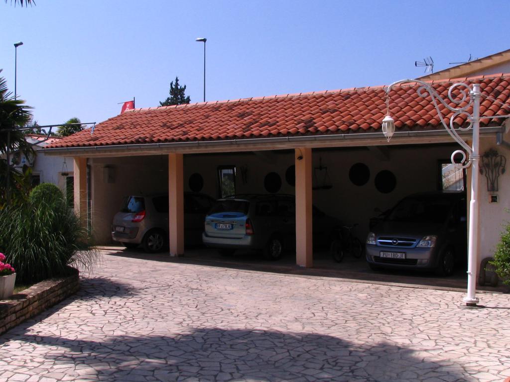 Apartments Nela Porec Bagian luar foto