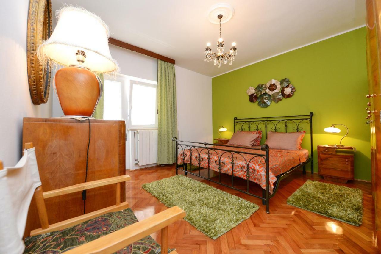 Apartments Nela Porec Bagian luar foto
