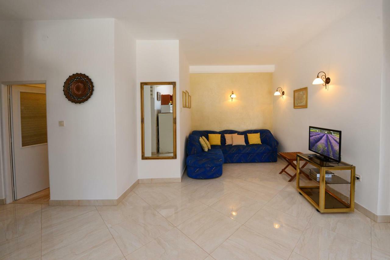 Apartments Nela Porec Bagian luar foto
